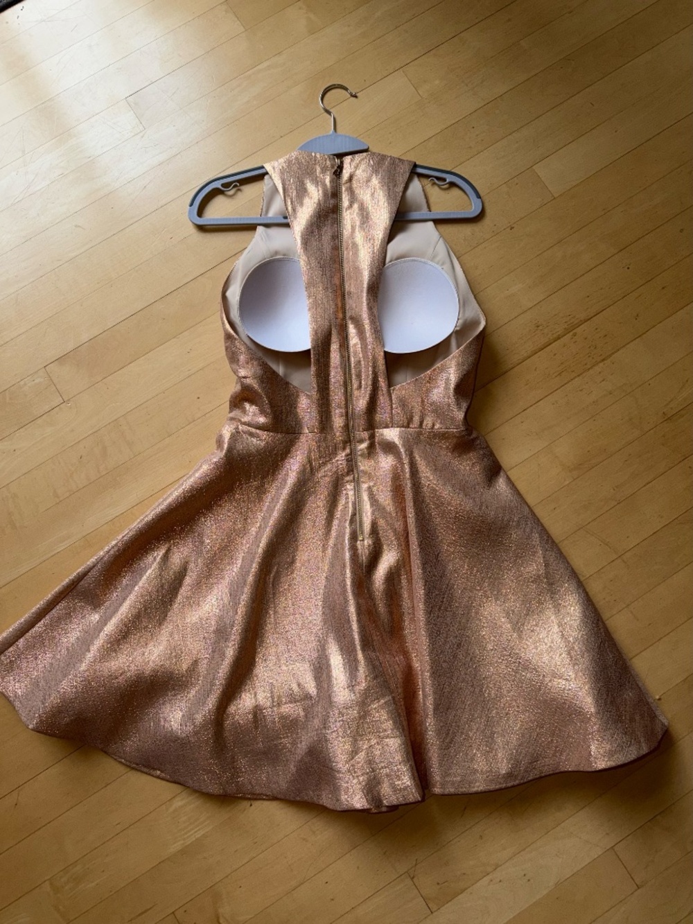 NEW Alice+Olivia Lia Rose Gold Metallic halter Dress, 6, GL1386 - Picture 5 of 7